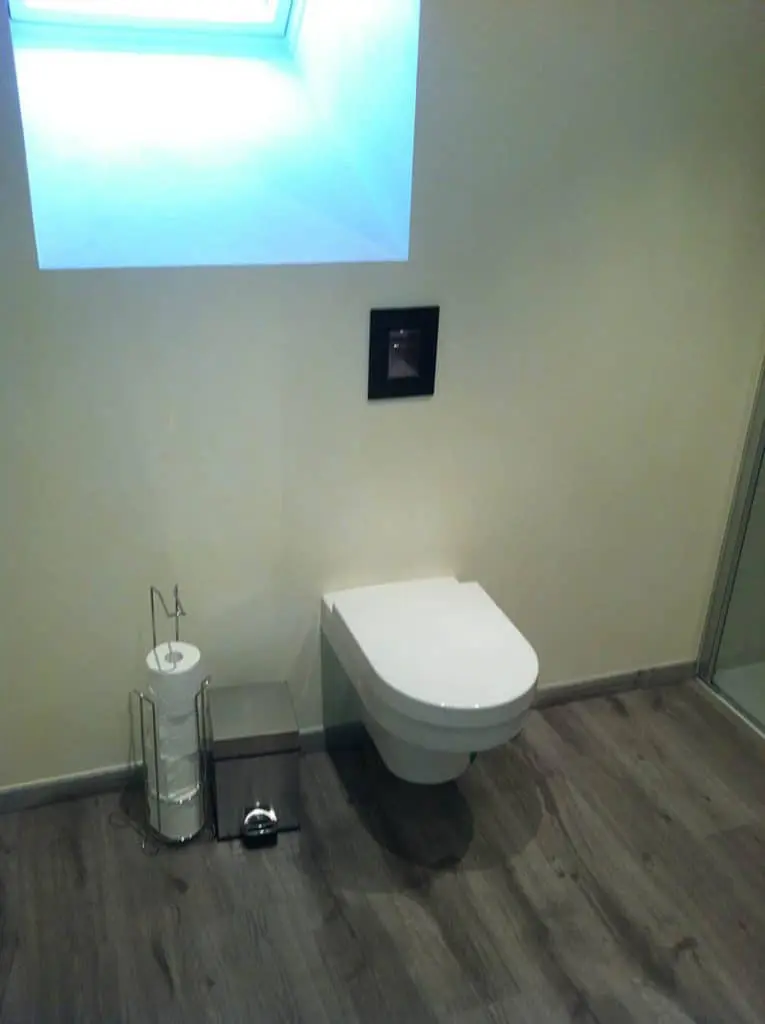 toilettes plomberie à Jeu-les-Bois