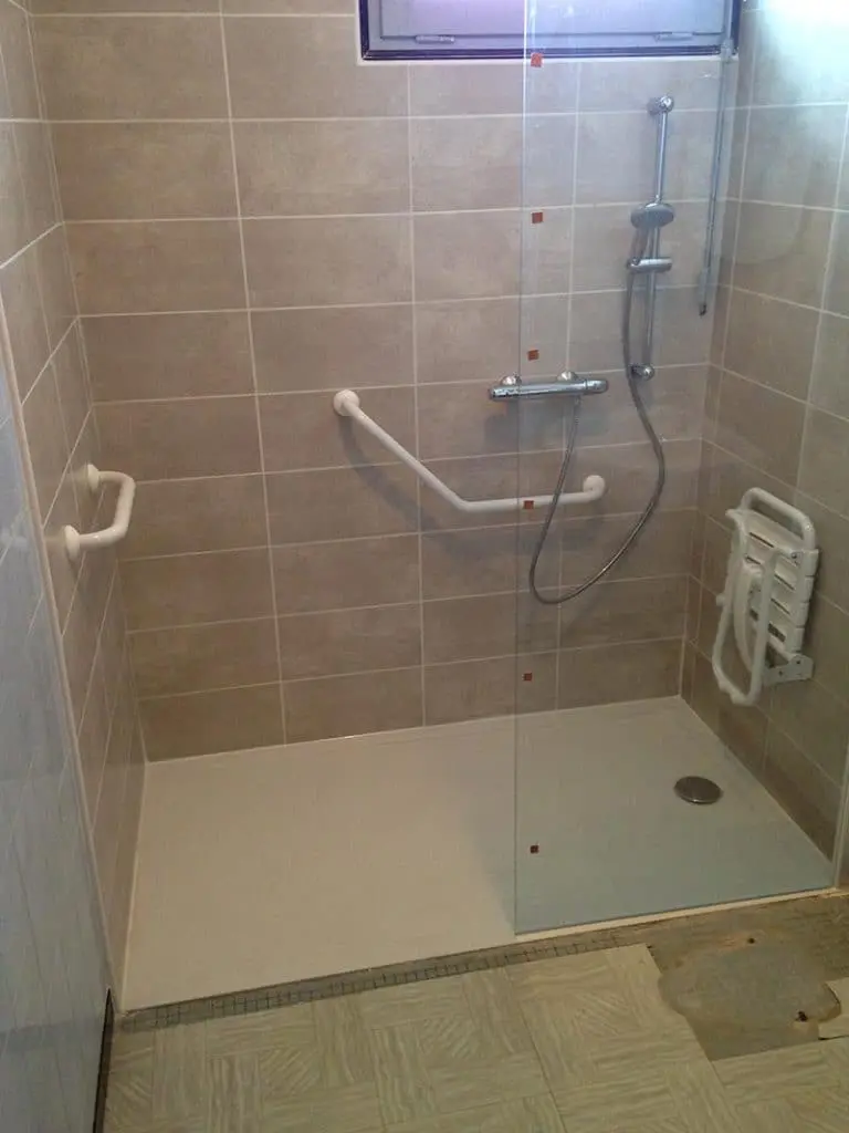 Douche équipée